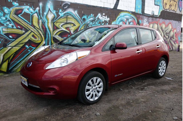 2015-nissan-leaf-s_100548739_m
