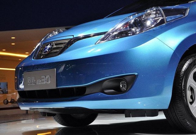 venucia-e30-chinese-version-of-nissan-leaf-electric-car-guangzhou-auto-show-photo-chinaautoweb_100410159_m