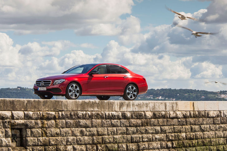 2017-Mercedes-Benz-E300-front-three-quarter-07