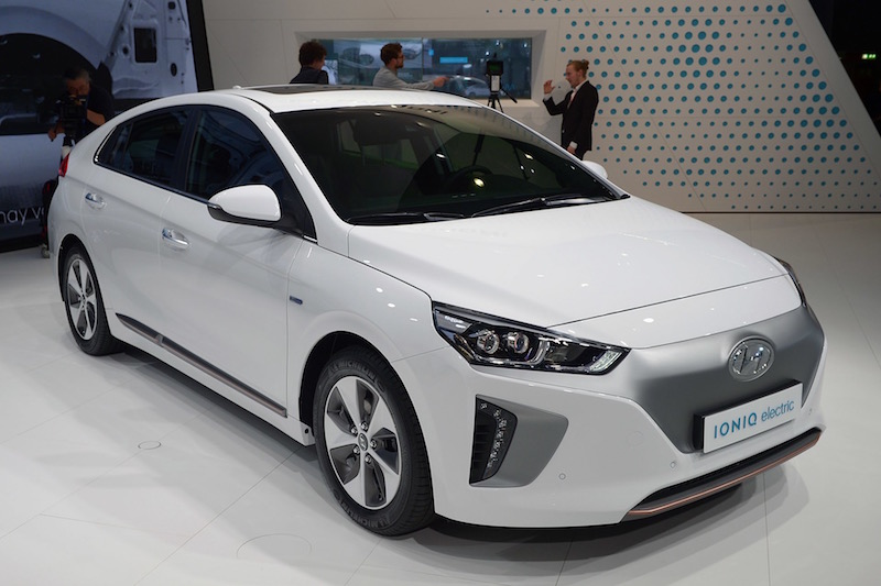 01-2017-hyundai-ioniq-geneva-1