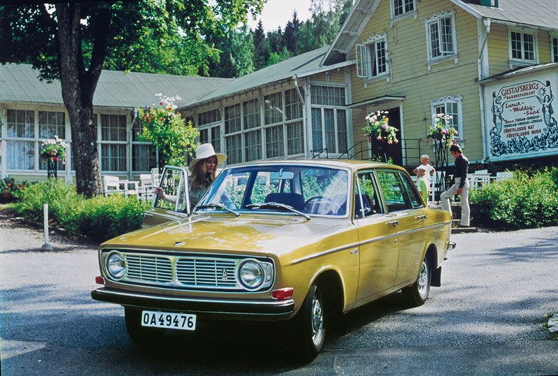 5887_Volvo_144