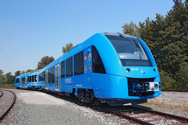 alstom-coradia-ilint-hydrogen-fuel-cell-train_100579156_m