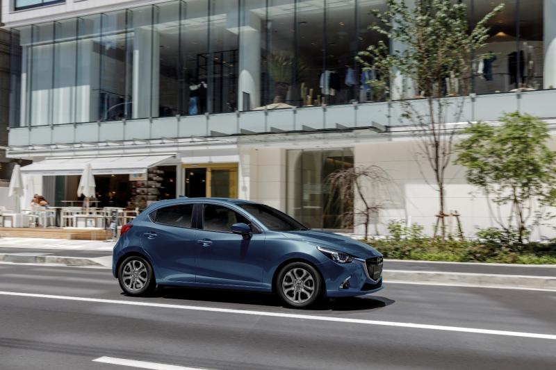 Mazda2_2
