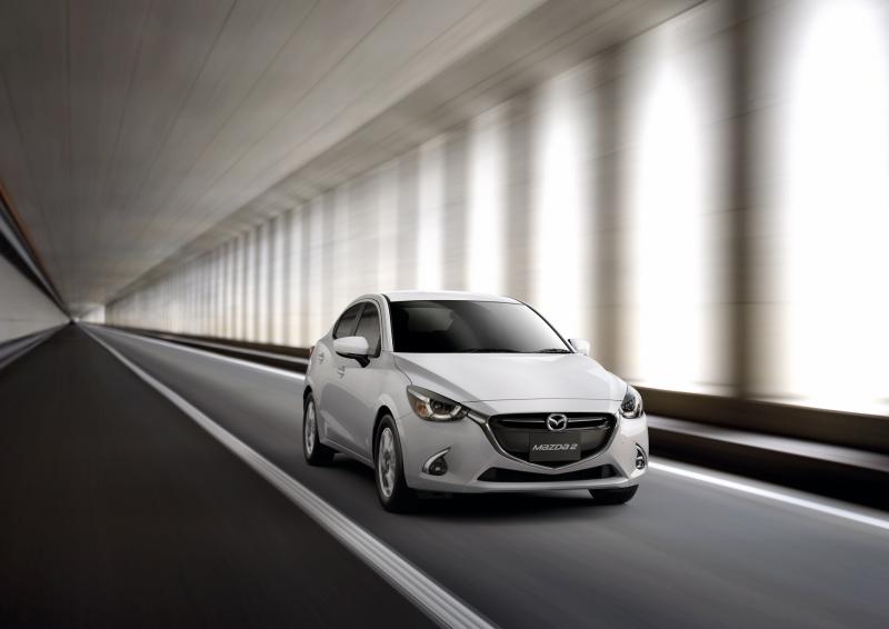 Mazda2_3