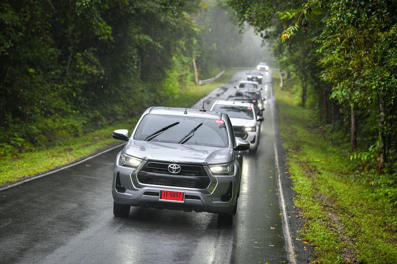 Toyota Hilux  Revo D Z-Edition ตัวเตี้ย ขับขี่นิ่มนวล เพิ่มของ  ไม่เพิ่มราคา (มี Clip VDO)