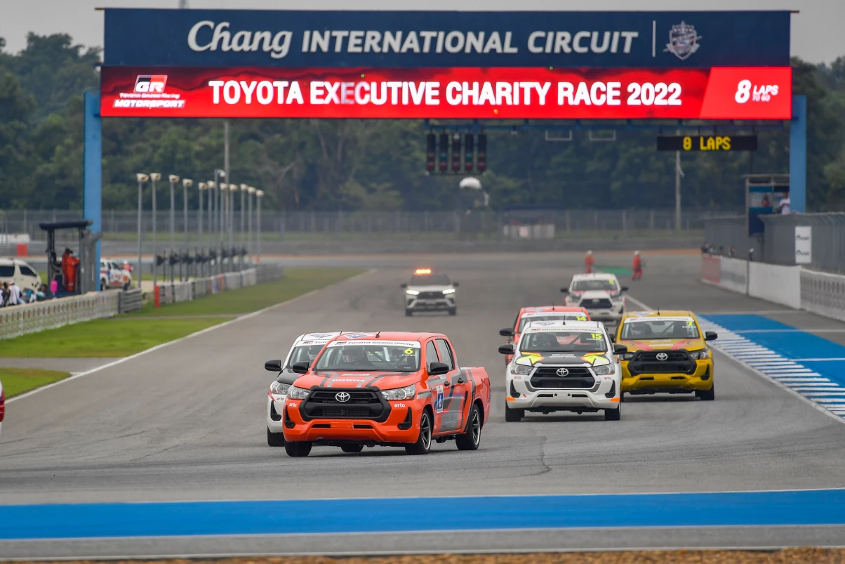 Toyota Executives Charity Race 2022พิสูจน์สมรรถนะHilux REVO D โดยทีมผู้บริหาร เงินรางวัล 200,000 มอบการกุศล รพ.บุรีรัมย์