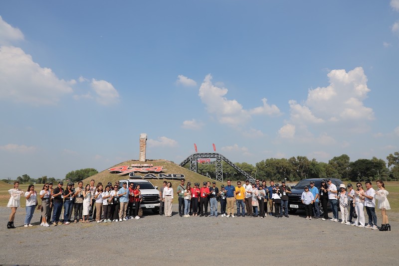 ครั้งแรก! อีซูซุเปิดสนาม Isuzu 4×4 Land พาลูกค้ามิว-เอ็กซ์ร่วมกิจกรรมสุดเอ็กซ์คลูซีฟ            “Isuzu MU-X The Exclusive Dining & Aroma Workshop “Be Uncharted…Be Dazzling”